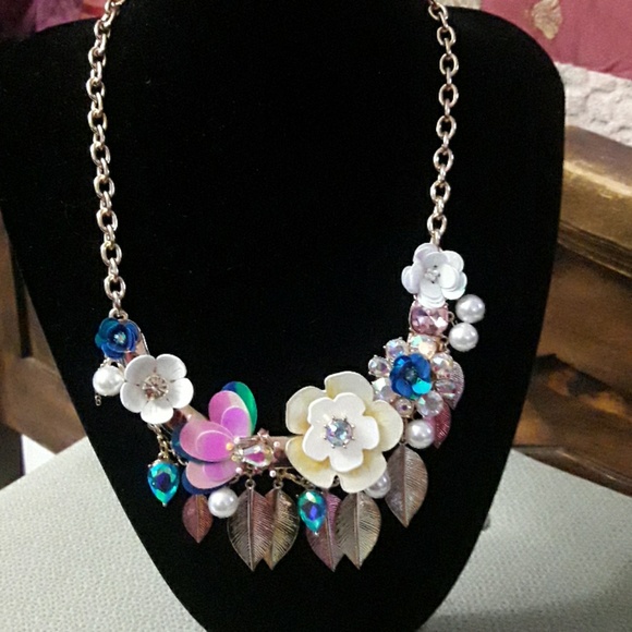 Betsey Johnson Jewelry - SALE🔥Betsy Johnson statement necklace NWT